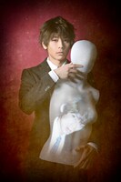 富田翔演じるカガミ。