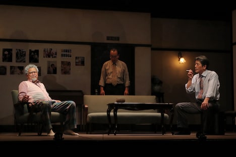 ラッパ屋 第44回公演「父の黒歴史」より。（撮影：木村洋一）