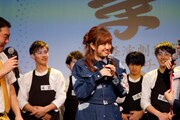 浅草軽演劇集団・ウズイチ お披露目イベントより、菊地亜美(中央)。