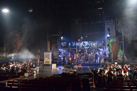 KAAT神奈川芸術劇場プロデュース「三文オペラ」フォトコールより。