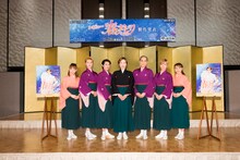 OSK日本歌劇団。左から白藤麗華、悠浦あやと、楊琳、高世麻央、桐生麻耶、真麻里都、舞美りら。