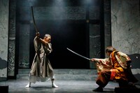 流山児★事務所「オケハザマ」より。(c)横田敦史