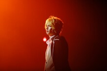 小波津亜廉演じる逆巻シュウ。