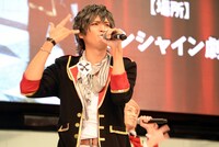 小波津亜廉扮する御剣晃。