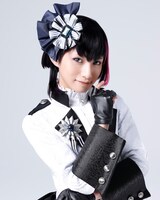 とまん演じる是国竜持。