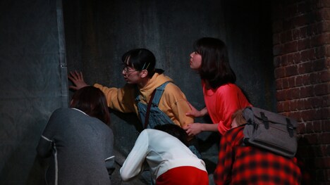 岩松了プロデュース vol.3「三人姉妹はホントにモスクワに行きたがっているのか？」より。（撮影：橋本一郎）