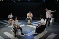 おやすみ深呼吸過去公演より（Photo by Toshiki Asaga）