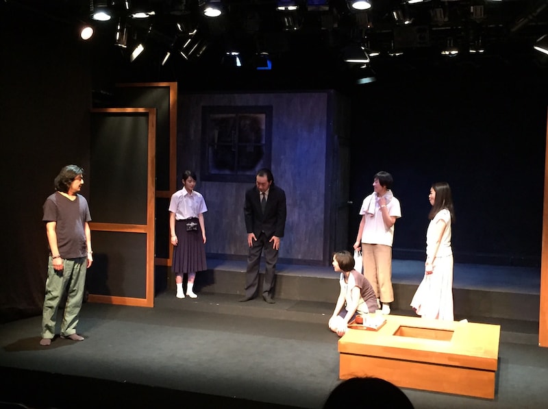 iaku+小松台東「目頭を押さえた」より。