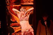 ミュージカル「マタ・ハリ」公開ゲネプロより、柚希礼音演じるマタ・ハリ。