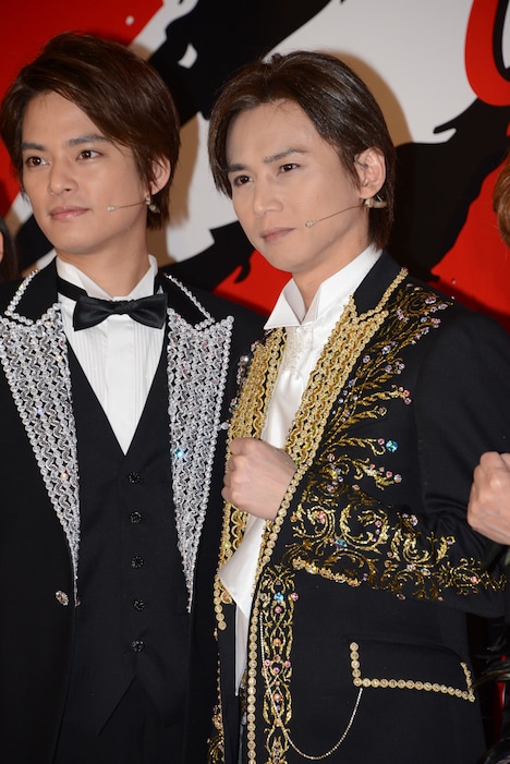 左から中山優馬、堂本光一。