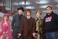 ミュージカル「ブロードウェイと銃弾」囲み取材より、左から平野綾、城田優、浦井健治、前田美波里、福田雄一。