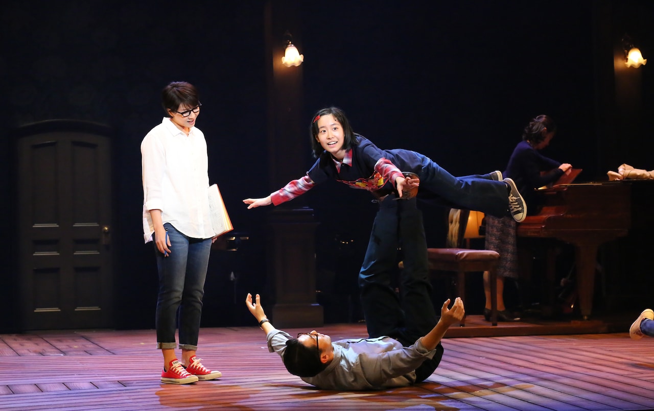 3世代の主人公が父の記憶紡ぐ、小川絵梨子初のミュージカル「ファン・ホーム」