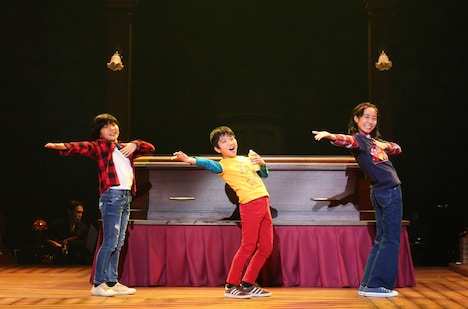 「FUN HOME ファン・ホーム ある家族の悲喜劇」ゲネプロより。（写真提供：東宝演劇部）