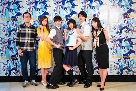 左から上田誠、新内眞衣、戸塚純貴、上白石萌歌、健太郎、MEGUMI。