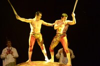 「エアリアル・ストラップ」より。