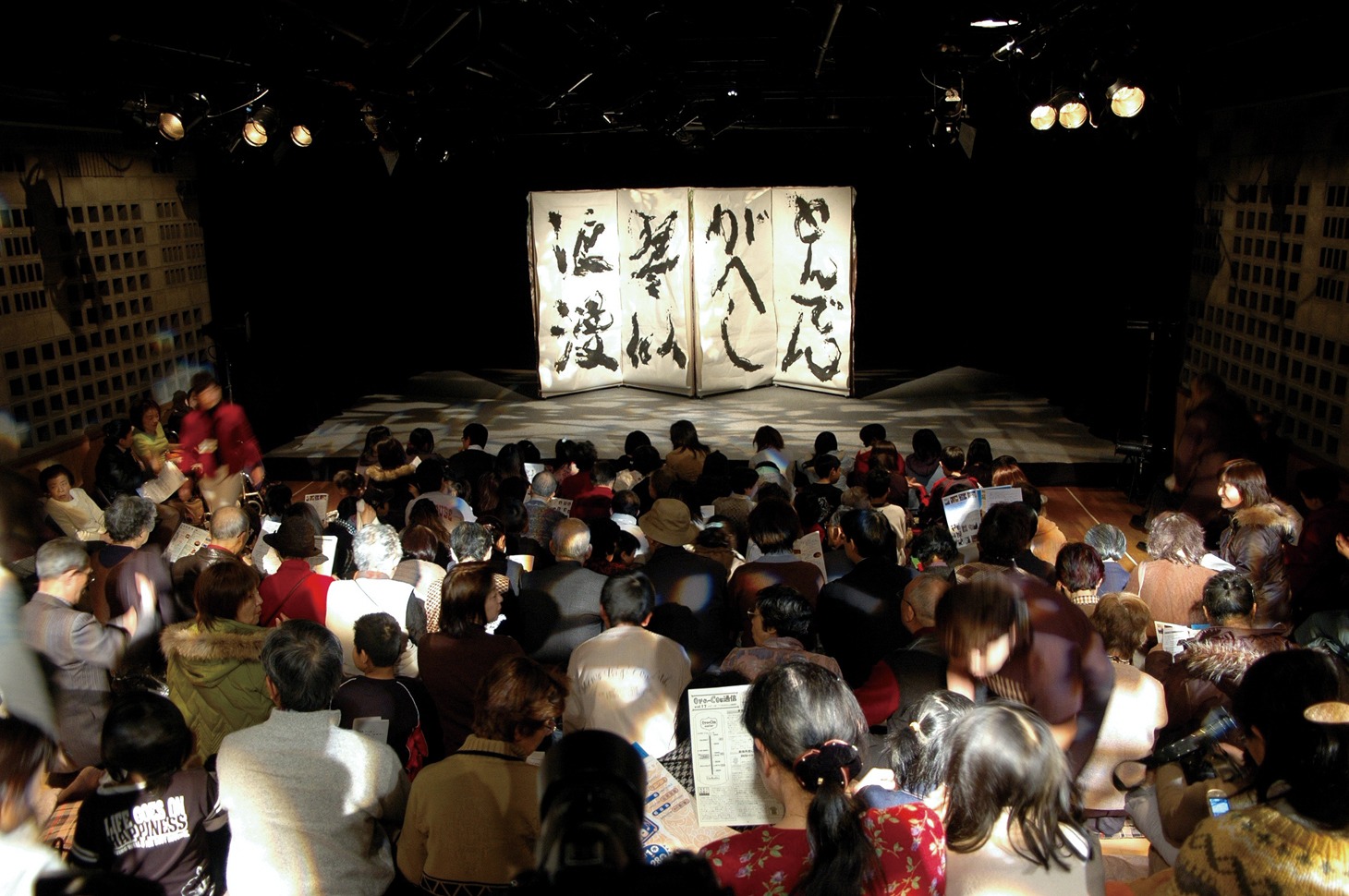 2006年上演の第1回公演「とんでんがへし琴似浪漫」より。