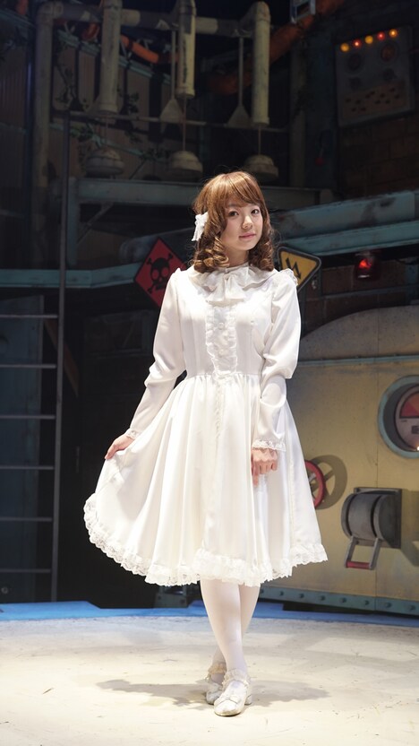 ドール役の村田寛奈（9nine）。