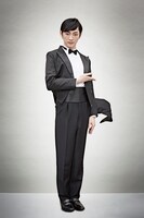 和合真一演じる牧忠行。