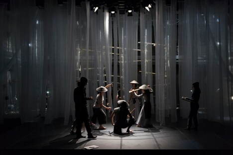 ロームシアター京都セレクション / 芸劇eyes 烏丸ストロークロック「まほろばの景」より。(撮影:東直子)