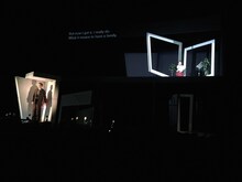 「シアターコクーン・オンレパートリー2018 手塚治虫生誕90周年記念 鉄腕アトム『地上最大のロボット』より『プルートゥ PLUTO』」ロンドン公演より。