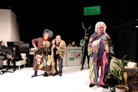 鳥の劇場「三文オペラ」より。