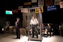 鳥の劇場「三文オペラ」より。