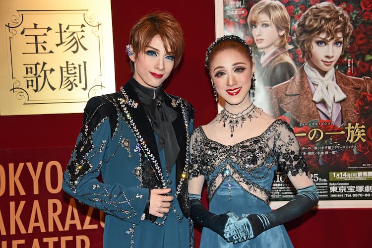 宝塚版「ポーの一族」東京公演開幕、明日海りおに見上げられ仙名彩世 