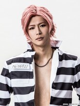 山内圭輔扮するルキーノ・グレゴレッティ。