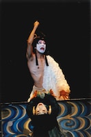 「花組芝居 実験浄瑠璃『毛皮のマリー』」より。（撮影：宮内勝）