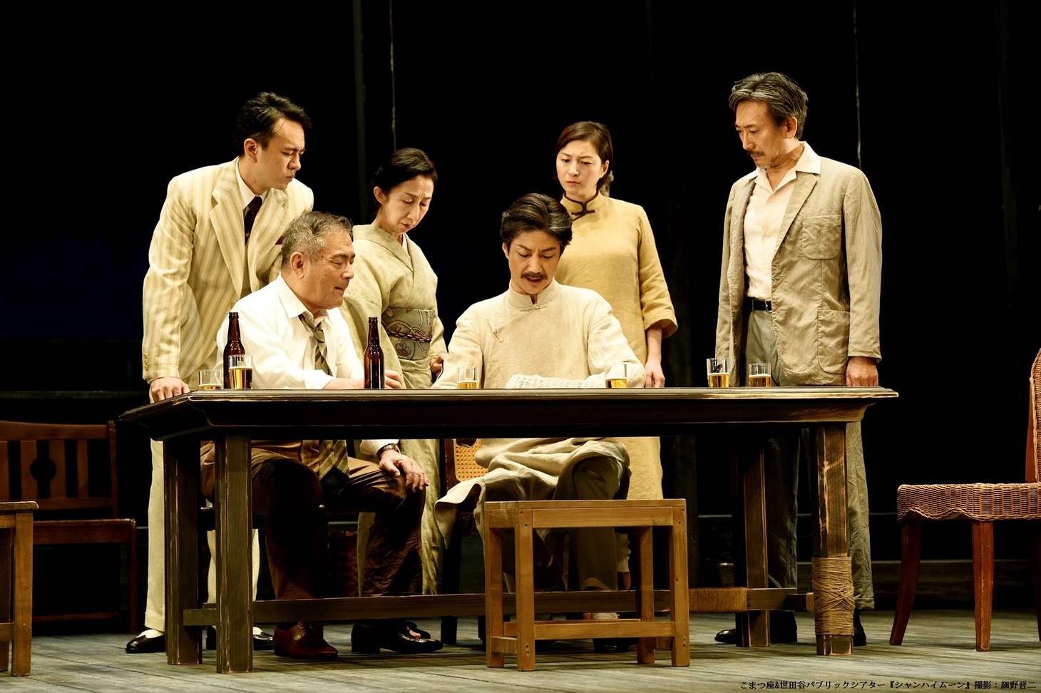 こまつ座＆世田谷パブリックシアター「シャンハイムーン」より。（撮影：細野晋司）