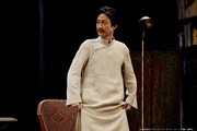 こまつ座＆世田谷パブリックシアター「シャンハイムーン」より。（撮影：細野晋司）