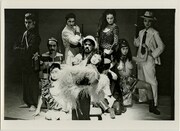 1983年上演の「レミング -壁抜け男」より。