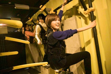 WOWOWライブ「宝塚プルミエール 朝夏まなと退団スペシャル」より。左から伶美うらら、緒月遠麻、朝夏なまと。