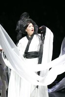 一路真輝演じる雪女フブキ。（撮影：立川賢一）(c)2108 新・雪のプリンセス