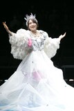 高橋朱里（AKB48）演じるプリンセス。（撮影：立川賢一）(c)2108 新・雪のプリンセス