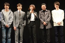 左から中村優一、染谷俊之、篠田麻里子、岡田達也、和田琢磨。