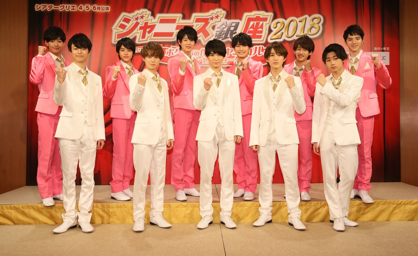 後列左から浮所飛貴、金指一世、佐藤龍我、那須雄登、藤井直樹、岩崎大昇。前列左から作間龍斗、井上瑞稀、高橋優斗、橋本涼、猪狩蒼弥。