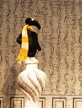 人形劇団ひとみ座「エドワード・ゴーリーのにんぎょうげき『うろんなむし』」より。