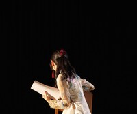 「『楽屋で台本を読む女』2017–18」プロダクションショット