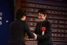 優秀男優賞の市村正親。