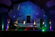 舞台「おそ松さん on STAGE ~SIX MEN'S SHOW TIME 2~」ゲネプロより。