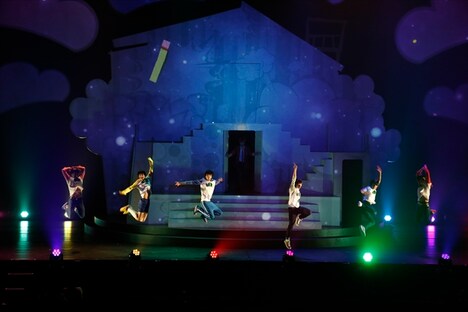 舞台「おそ松さん on STAGE ~SIX MEN'S SHOW TIME 2~」ゲネプロより。