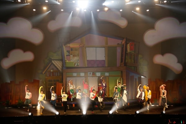 舞台「おそ松さん on STAGE ~SIX MEN'S SHOW TIME 2~」ゲネプロより。