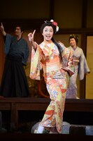 PARCO Production「江戸は燃えているか」より、妃海風演じる順。