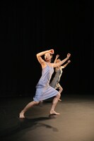 アンサンブル・ゾネ ダンス公演「迷い」より。(c)Osamu Awane