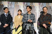 左から中尾明慶、前田敦子、藤ヶ谷太輔、板尾創路。