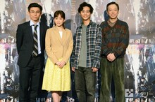 シアターコクーン・オンレパートリー2018「そして僕は途方に暮れる」囲み取材より。左から中尾明慶、前田敦子、藤ヶ谷太輔（Kis-My-Ft2）、板尾創路。