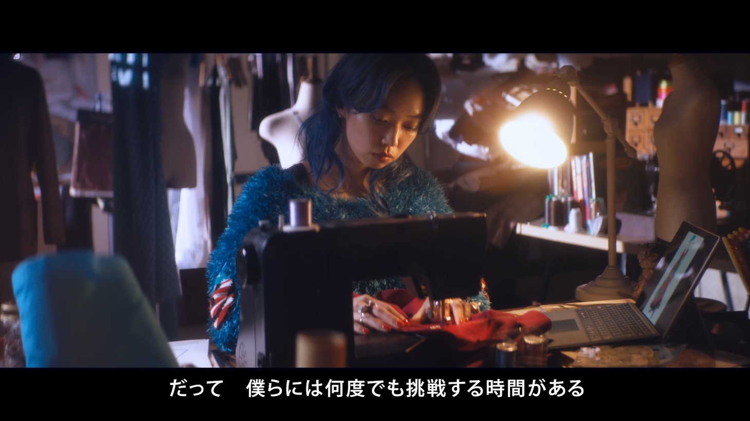 「MISSION with Surface」ムービーのワンシーン。