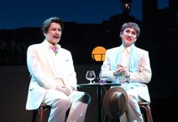 「ラ・カージュ・オ・フォール 籠の中の道化たち」より。