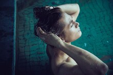 写真集「加藤和樹という男」（東京ニュース通信社）より。